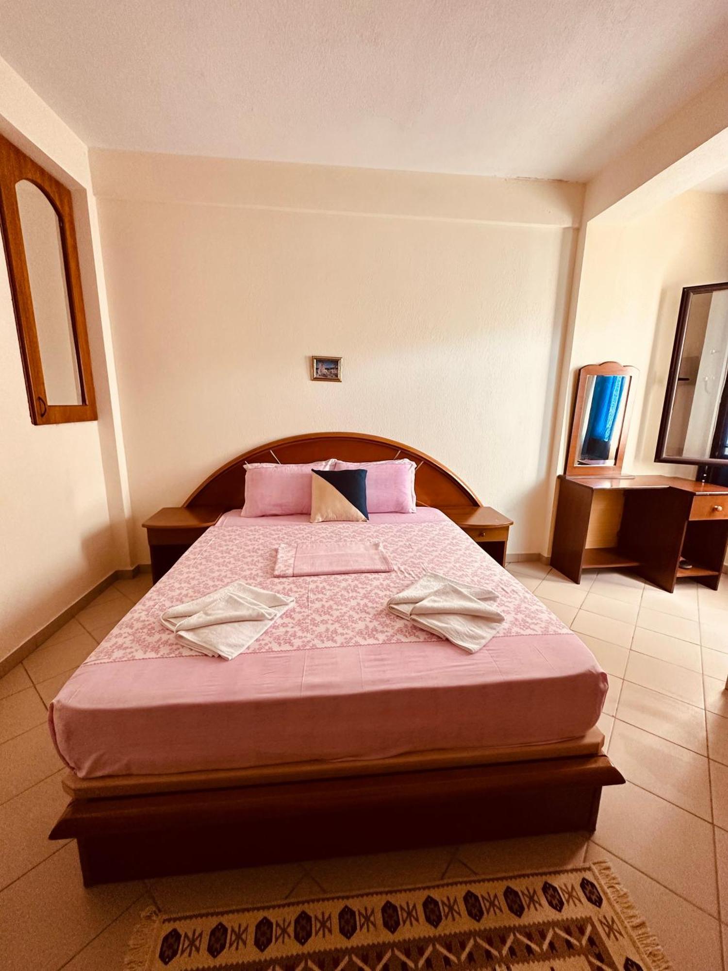 Hotel Saint Marena Pogradec Eksteriør bilde